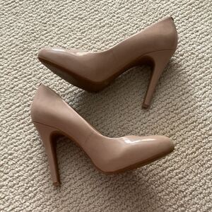 Jessica Simpson Nude Tan Round Toe High Heel Shoes Pumps Size 8.5 Patent VEUC